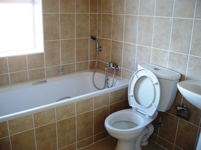 To Let 2 Bedroom Property for Rent in Somerset West Western Cape